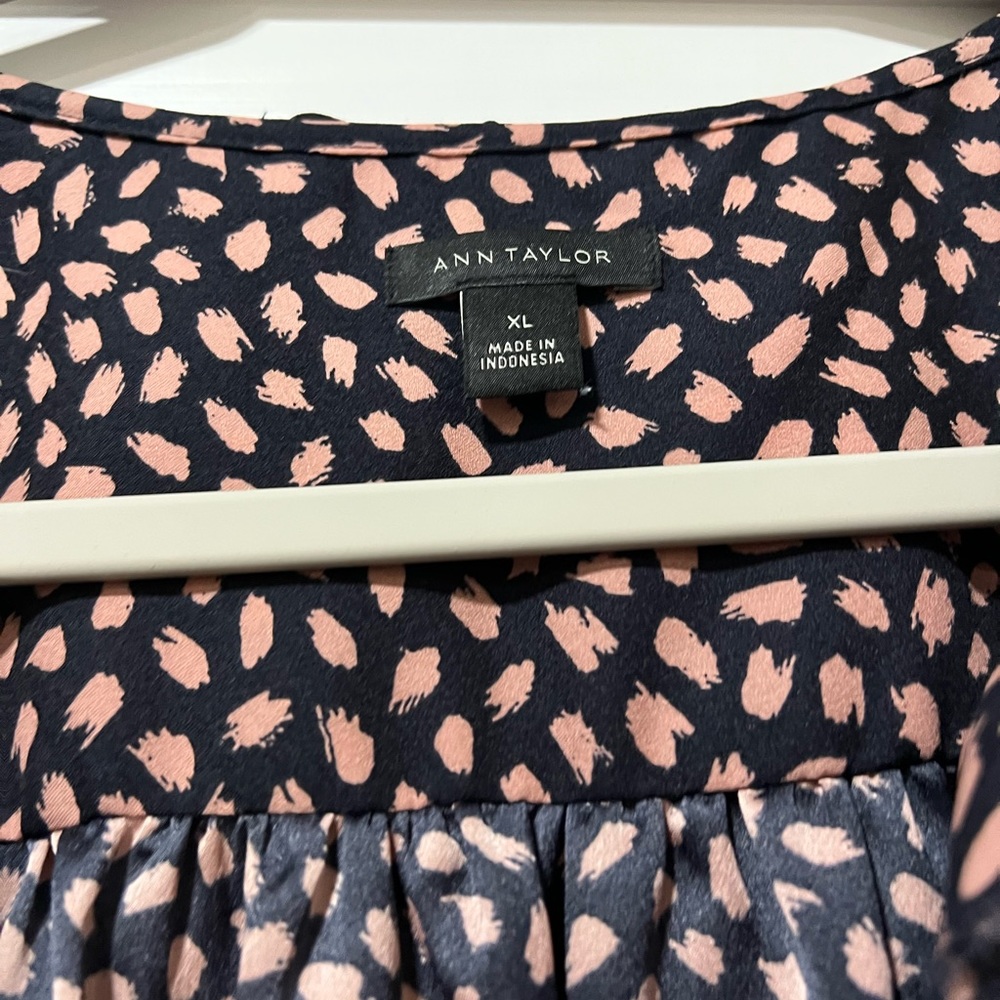 Ann Taylor Blouse.  EUC. Size XL. - Picture 3 of 3